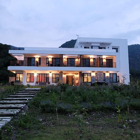 Moonlit Seaview Homestay Donghe Exterior photo