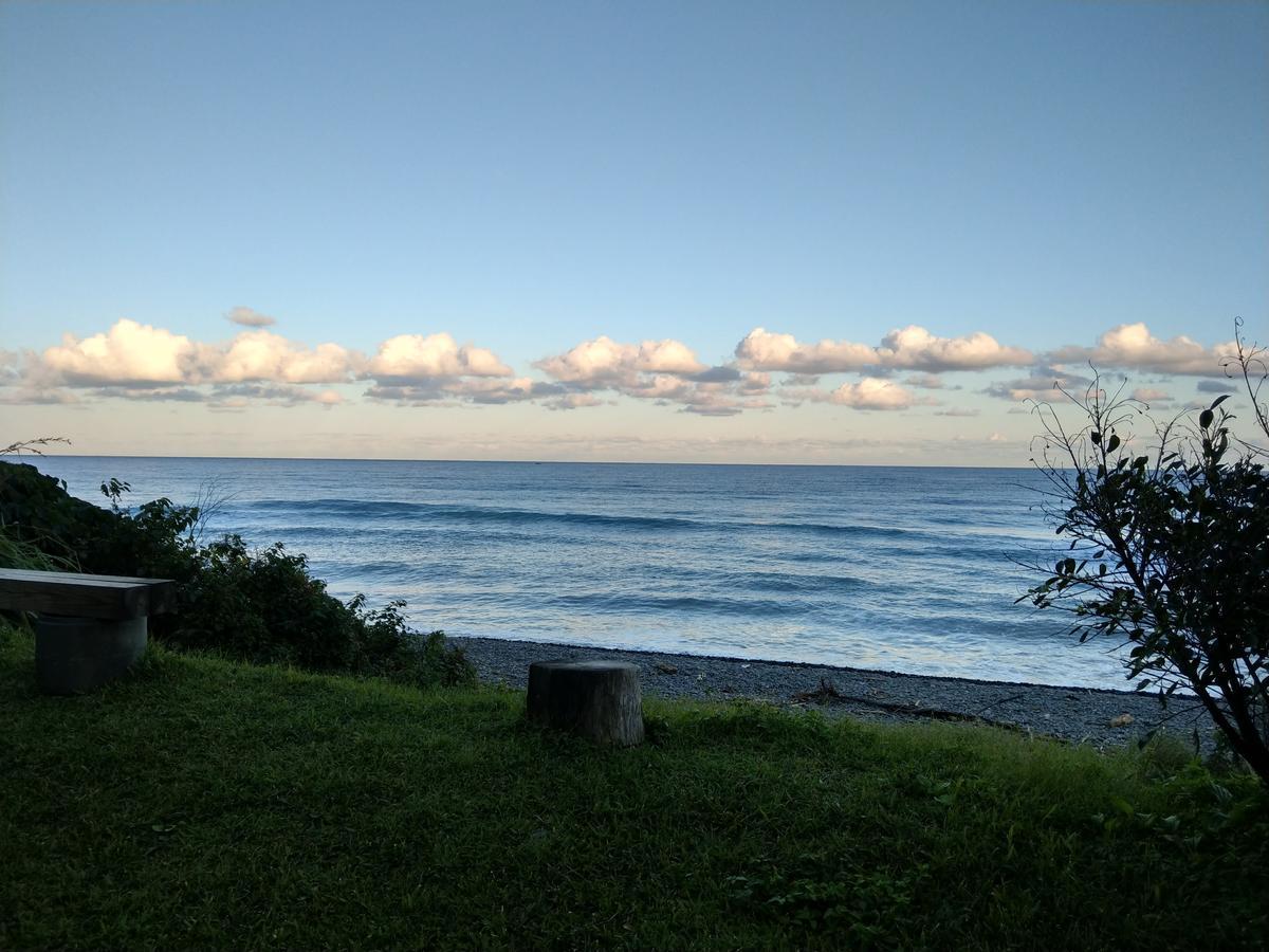 Moonlit Seaview Homestay Donghe Exterior photo