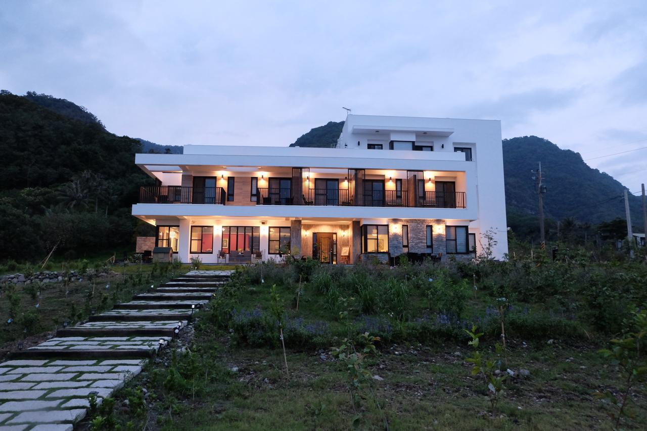 Moonlit Seaview Homestay Donghe Exterior photo